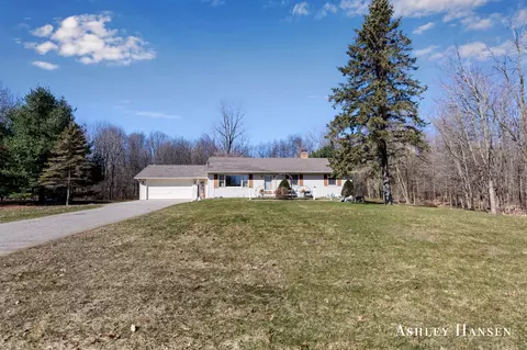 12631 Pine Is, Sparta, MI 49345