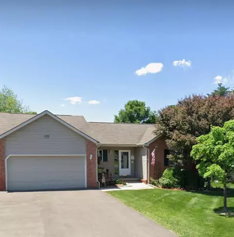 1278 Crystal Pointe, Fenton, MI 48430