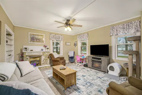 Living - 330 E James, Lawrence, MI 49064 photo 1 of 2