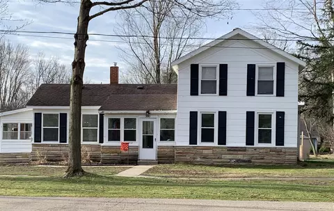 330 E James, Lawrence, MI 49064