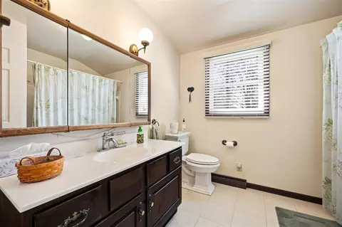 Bath - 2266 Thunderbird, Niles, MI 49120 photo 1 of 2