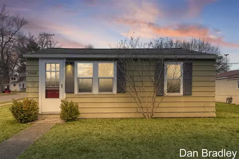 1000 E Smt, Greenville, MI 48838