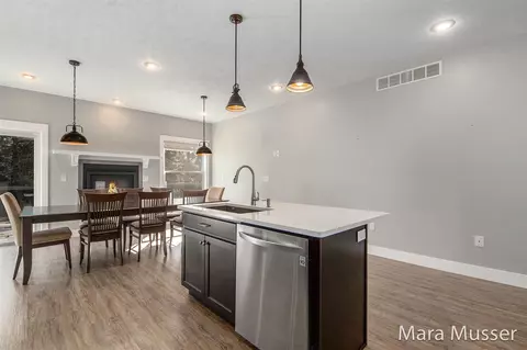 4061 Ronalds, Dorr, MI 49323 photo 7