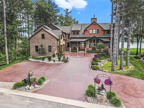 9796 Lake Edge, Brighton, MI 48114