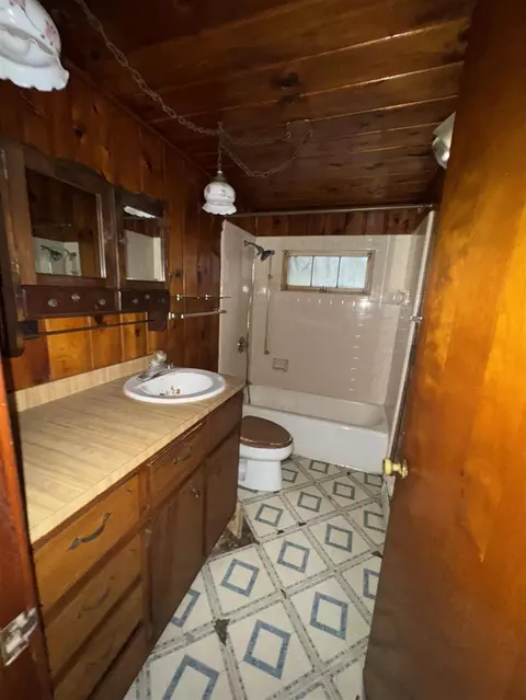 Bath - 11255 E S, Scotts, MI 49088 photo 1 of 1