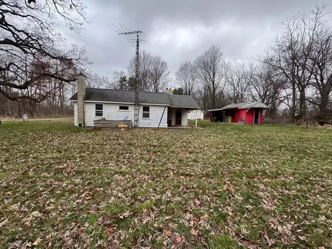 Exterior - 11255 E S, Scotts, MI 49088 photo 3 of 9