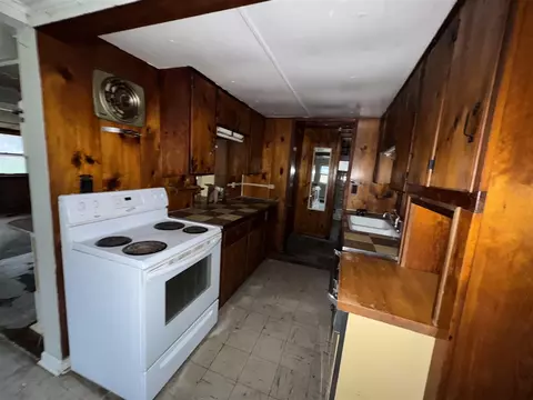 Kitchen - 11255 E S, Scotts, MI 49088 photo 2 of 2