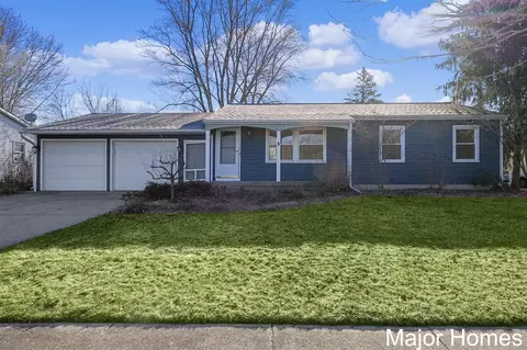 303 Roberta Jayne, Lowell, MI 49331