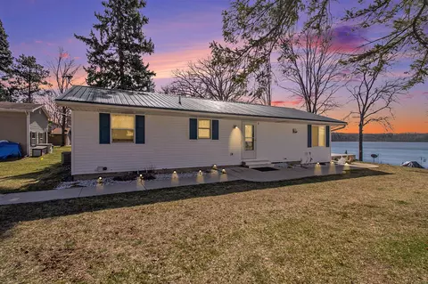 638 Dorbert #18, Munith, MI 49259