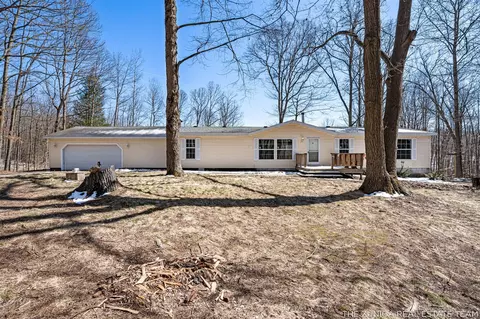 2065 W Cleveland, New Era, MI 49446