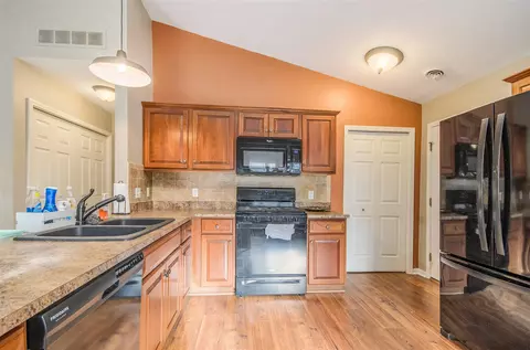 926 May Dr, Monroe, MI 48161 photo 12