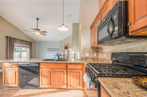 926 May Dr, Monroe, MI 48161 photo 13