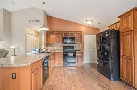 926 May Dr, Monroe, MI 48161 photo 10