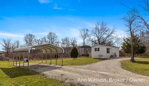 310 Round Lk, Vermontville, MI 49096