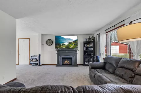 Living - 7777 Wellman, Parma, MI 49269 photo 2 of 3