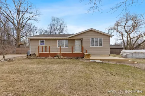 8899 Brown, Fenwick, MI 48834