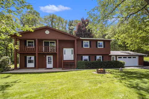 2725 W B, Plainwell, MI 49080