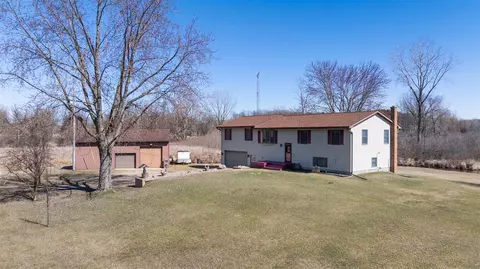 3901 Wolf Lk, Grass Lake, MI 49240