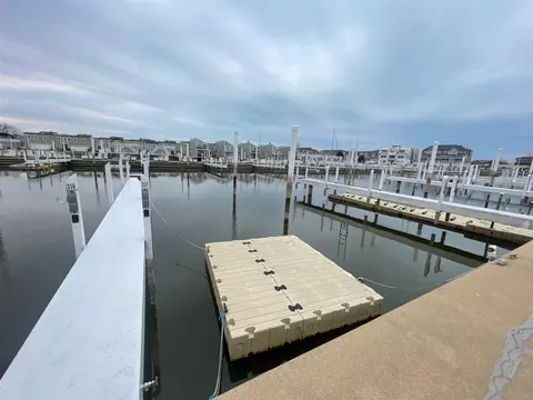 317 Peninsula #E, New Buffalo, MI 49117