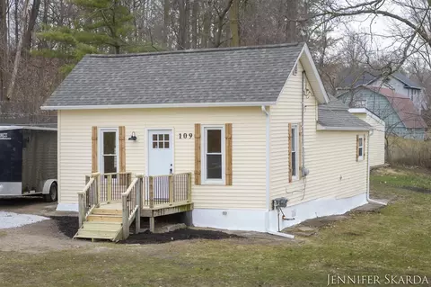 109 E Blair, Hastings, MI 49058