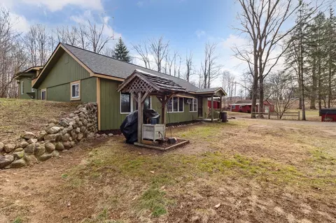 848 E Girard, Quincy, MI 49082