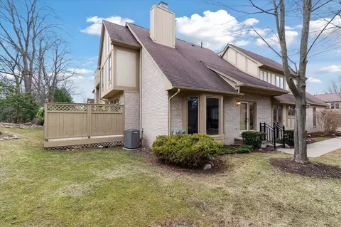 2726 Winter Gdn, Ann Arbor, MI 48105