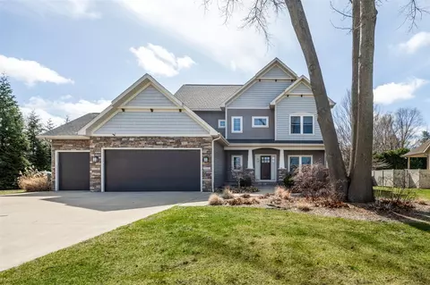 1332 Stone Crk, Saint Joseph, MI 49085