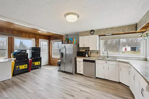 Kitchen - 11638 N West Dr, Bellevue, MI 49021 photo 3 of 5
