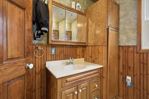 Bath - 11638 N West Dr, Bellevue, MI 49021 photo 2 of 3
