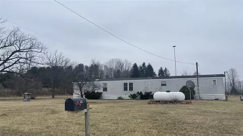 1021 W Hansen, Sidney, MI 48885