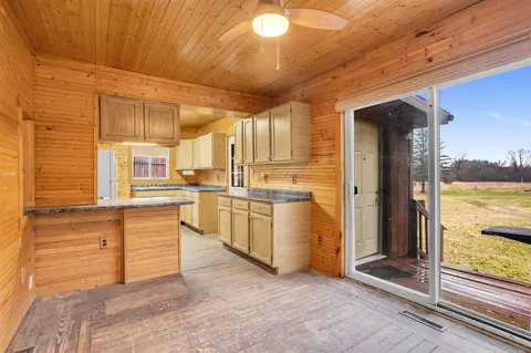 Entry Way - 909 Munith, Jackson, MI 49201 photo 2 of 7