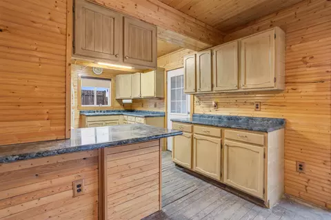 Kitchen - 909 Munith, Jackson, MI 49201 photo 3 of 4