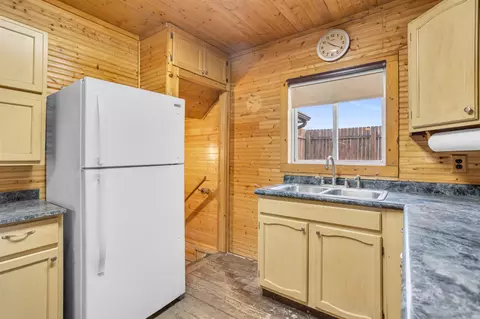 Entry Way - 909 Munith, Jackson, MI 49201 photo 1 of 7