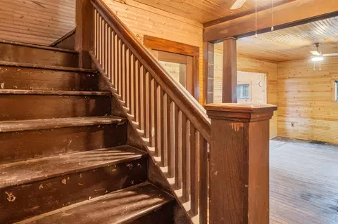 Entry Way - 909 Munith, Jackson, MI 49201 photo 5 of 7