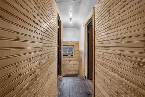 Entry Way - 909 Munith, Jackson, MI 49201 photo 6 of 7