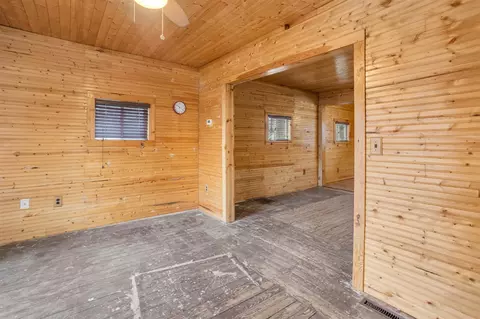 Living - 909 Munith, Jackson, MI 49201 photo 1 of 5