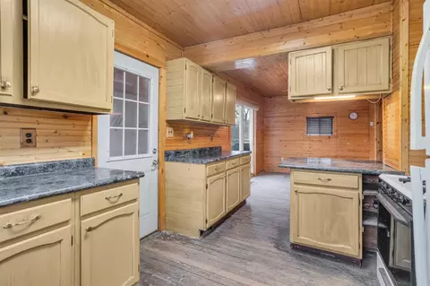 Kitchen - 909 Munith, Jackson, MI 49201 photo 4 of 4