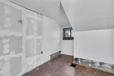 Bedroom - 909 Munith, Jackson, MI 49201 photo 1 of 6