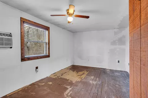 Bedroom - 909 Munith, Jackson, MI 49201 photo 2 of 6
