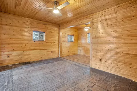 Living - 909 Munith, Jackson, MI 49201 photo 4 of 5