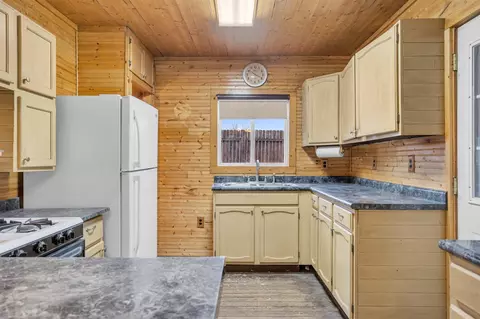 Kitchen - 909 Munith, Jackson, MI 49201 photo 1 of 4