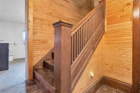 Entry Way - 909 Munith, Jackson, MI 49201 photo 4 of 7