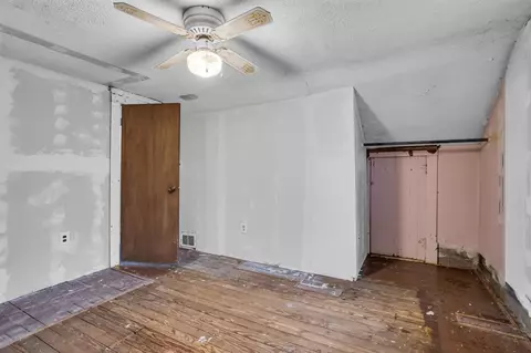 Bedroom - 909 Munith, Jackson, MI 49201 photo 6 of 6