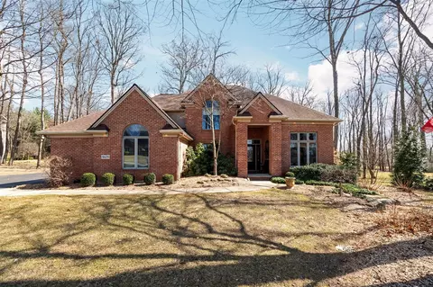 9609 Wood Bend Dr, Saline, MI 48176