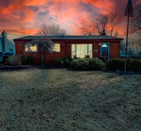 8011 Trafalgar, Taylor, MI 48180