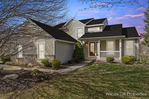 7915 Thornapple Clb, Ada, MI 49301