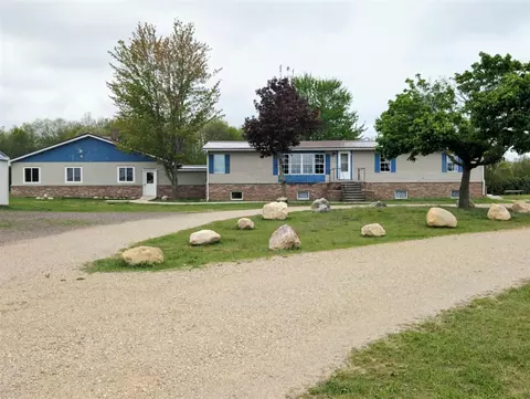 11701 N Vandecar, Farwell, MI 48622