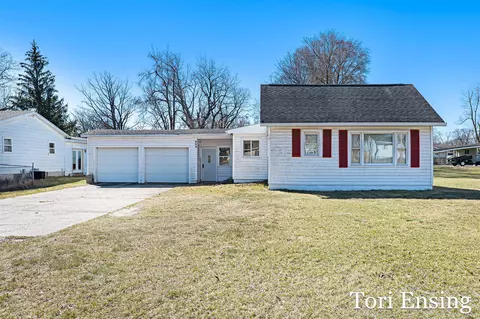 609 E Smt, Greenville, MI 48838