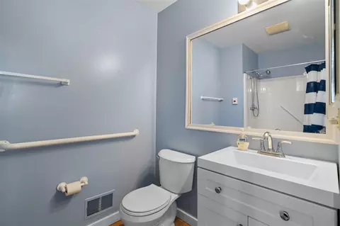Bath - 562 Lancaster, Saline, MI 48176 photo 5 of 5