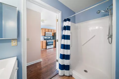 Bath - 562 Lancaster, Saline, MI 48176 photo 4 of 5